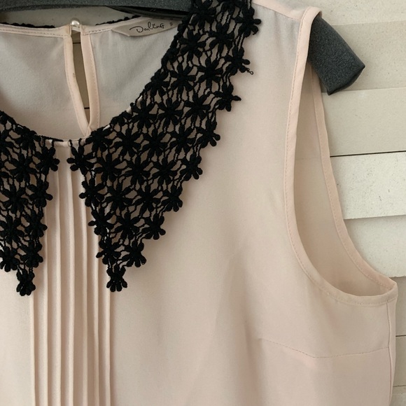 Nude top with black lace collar - Picture 5 of 6